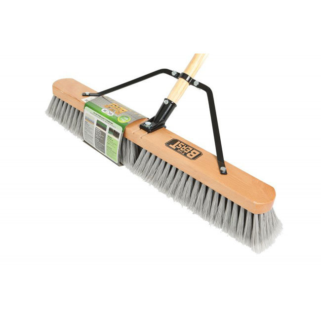 Assembled wooden broom, The Beast, 24", Wooden handle with crisscross, Soft bristles (1un)